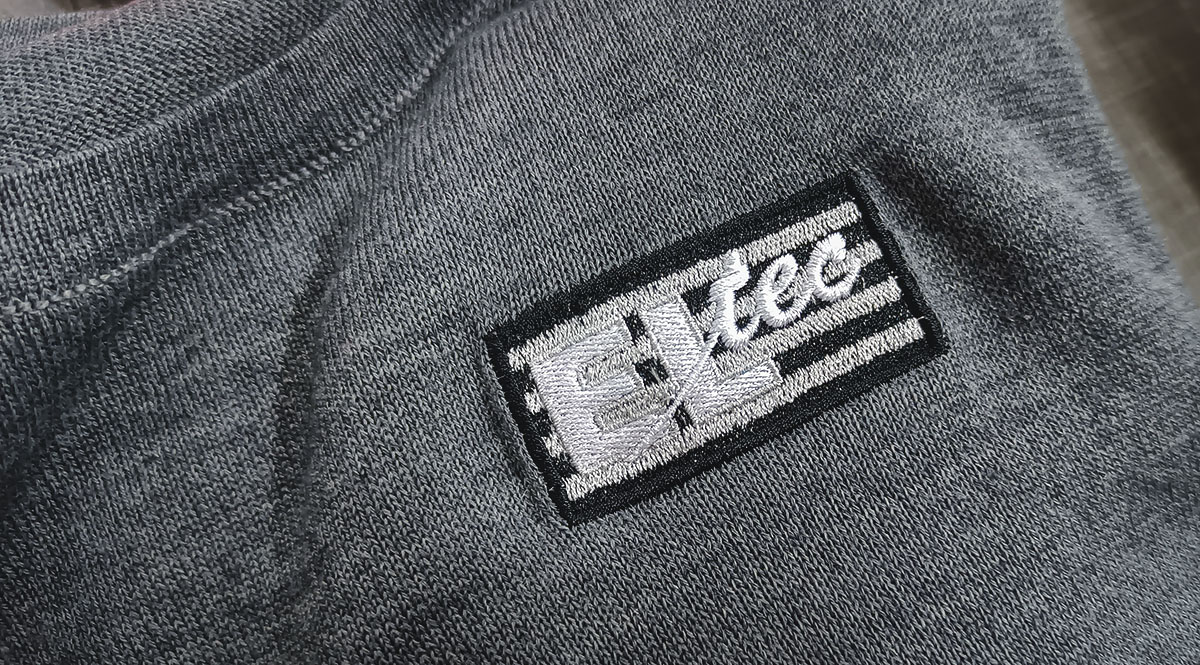 Broderad tröja till Eltec i Köping - Reklamhuset RINK