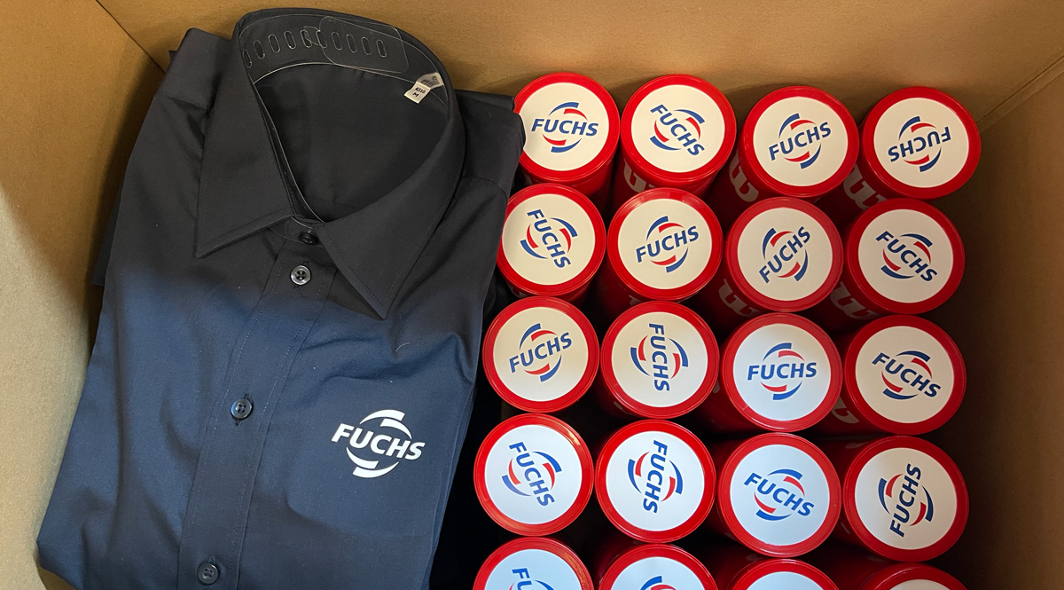Skjortor och bollar åt Fuchs