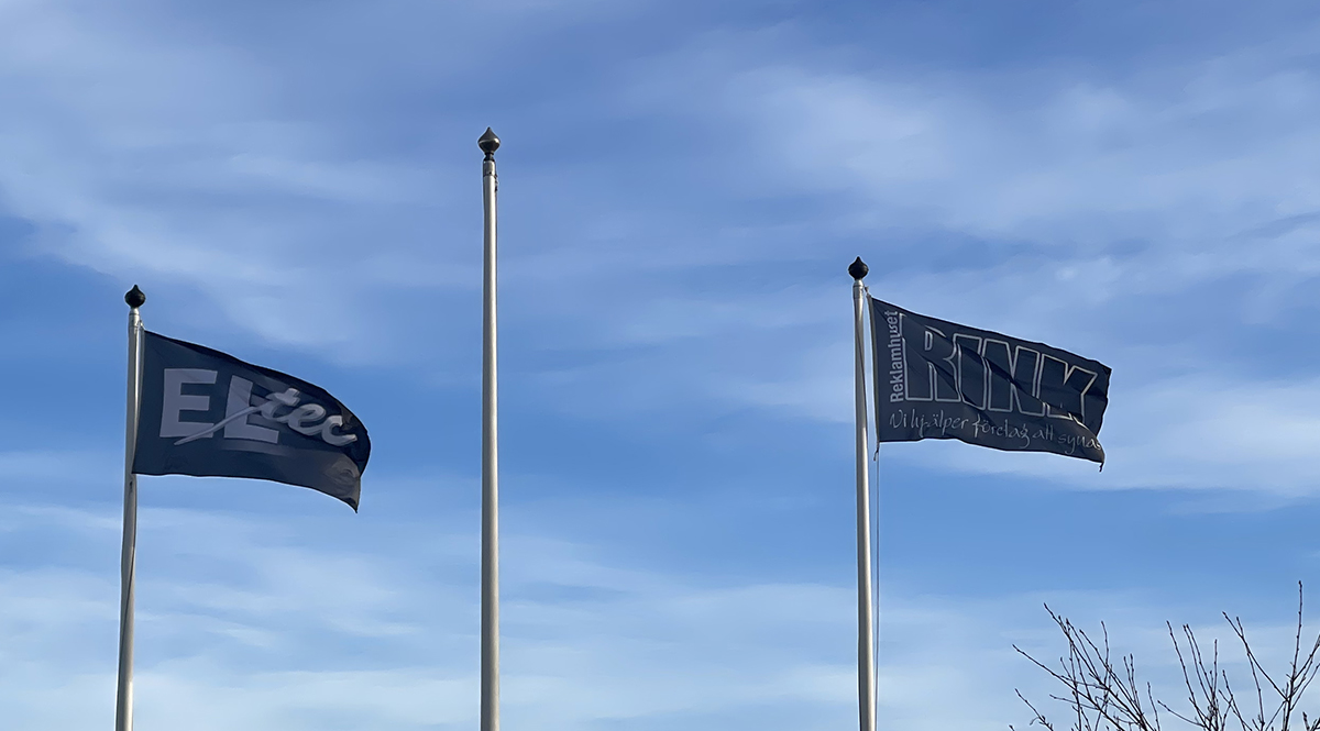 Flaggor med företagslogotyper för flaggstång - Reklamhuset RINK