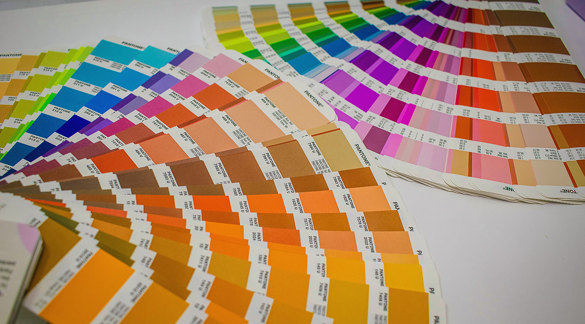 Färgkartor ur Pantone-serien - Reklamhuset RINK